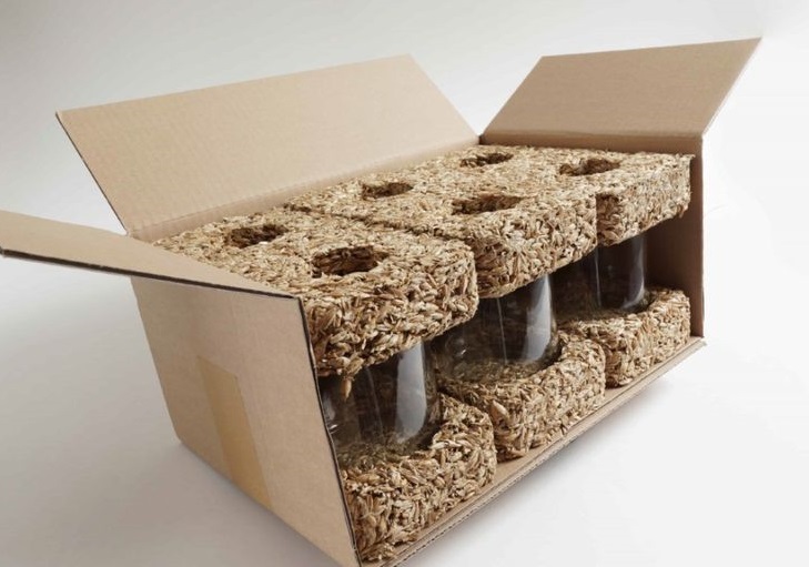 Compostable packaging using grain