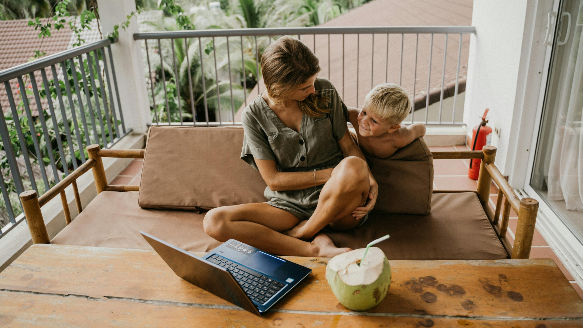 Why Your Brain Can't Ignore Social Proof